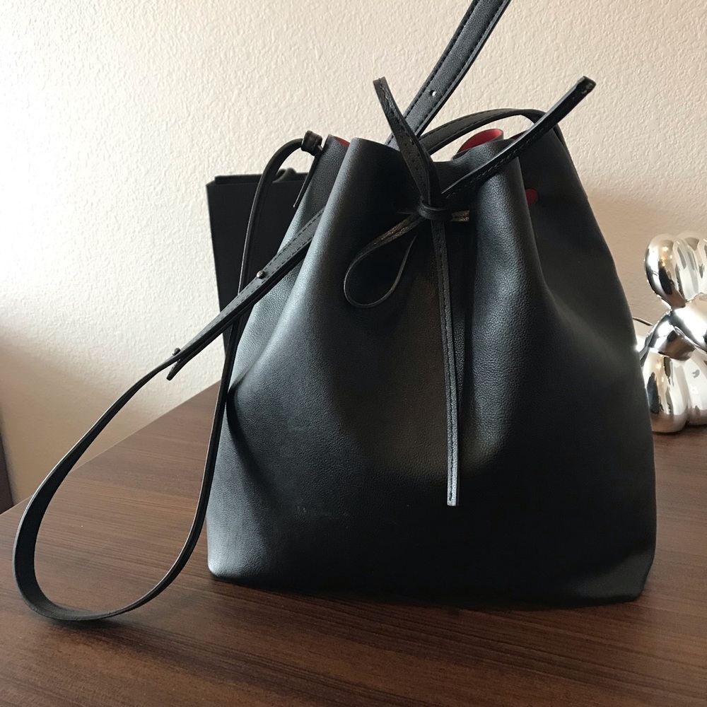 Black Drawstring Bucket Bag with Red Interior💋
